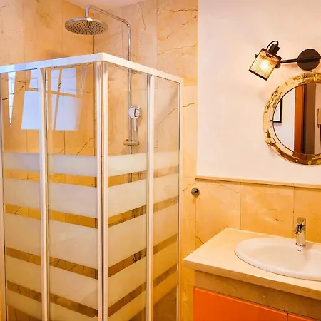 With Heated Pool & Jacuzzi Villa Playa Blanca (Lanzarote)