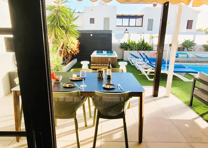 With Heated Pool & Jacuzzi Villa *