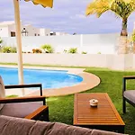 Villa With Heated Pool & Jacuzzi