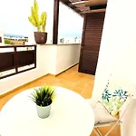 With Heated Pool & Jacuzzi Vila *