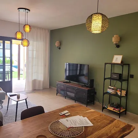 Villa With Heated Pool & Jacuzzi *