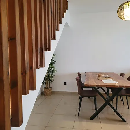 Villa With Heated Pool & Jacuzzi *