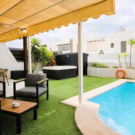 Vista With Heated Pool & Jacuzzi Villa *