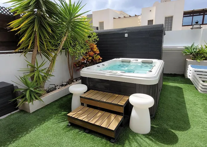 With Heated Pool & Jacuzzi Vila Playa Blanca (Lanzarote)